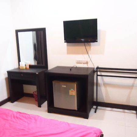 Sincere Hostel Bar And Bistro เกาะลันตา ภายนอก รูปภาพ