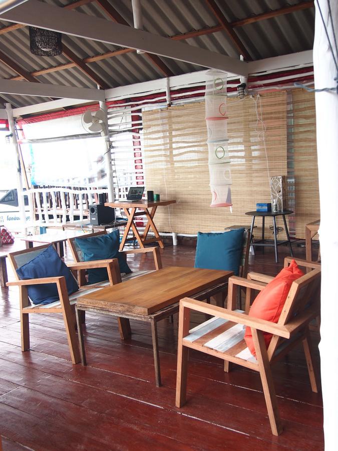 Sincere Hostel Bar And Bistro เกาะลันตา ภายนอก รูปภาพ