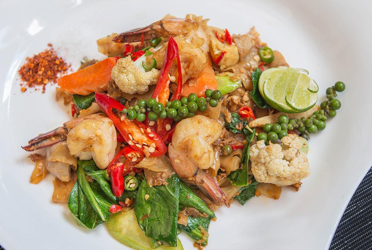 Sincere Hostel Bar And Bistro เกาะลันตา ภายนอก รูปภาพ