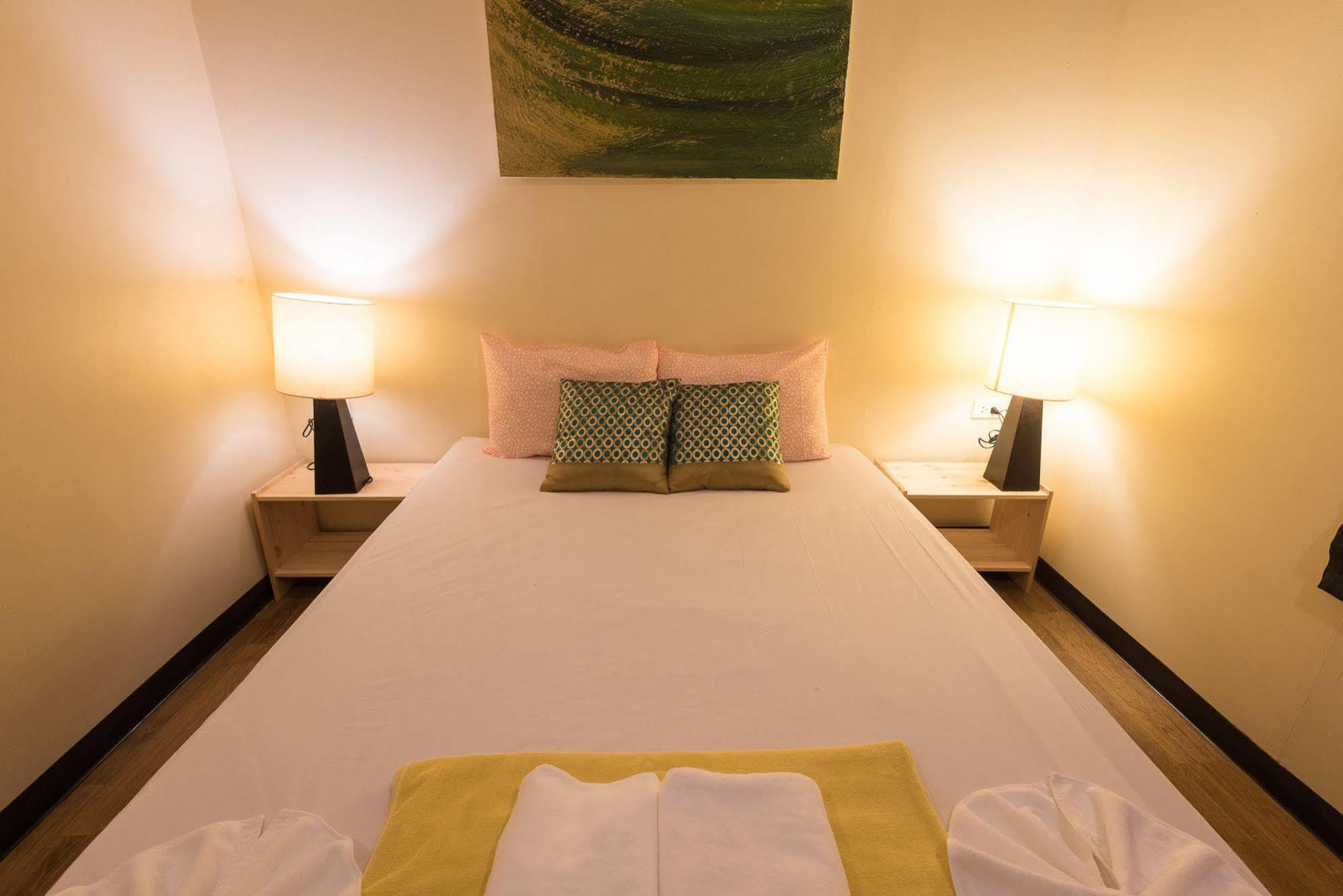 Sincere Hostel Bar And Bistro เกาะลันตา ภายนอก รูปภาพ