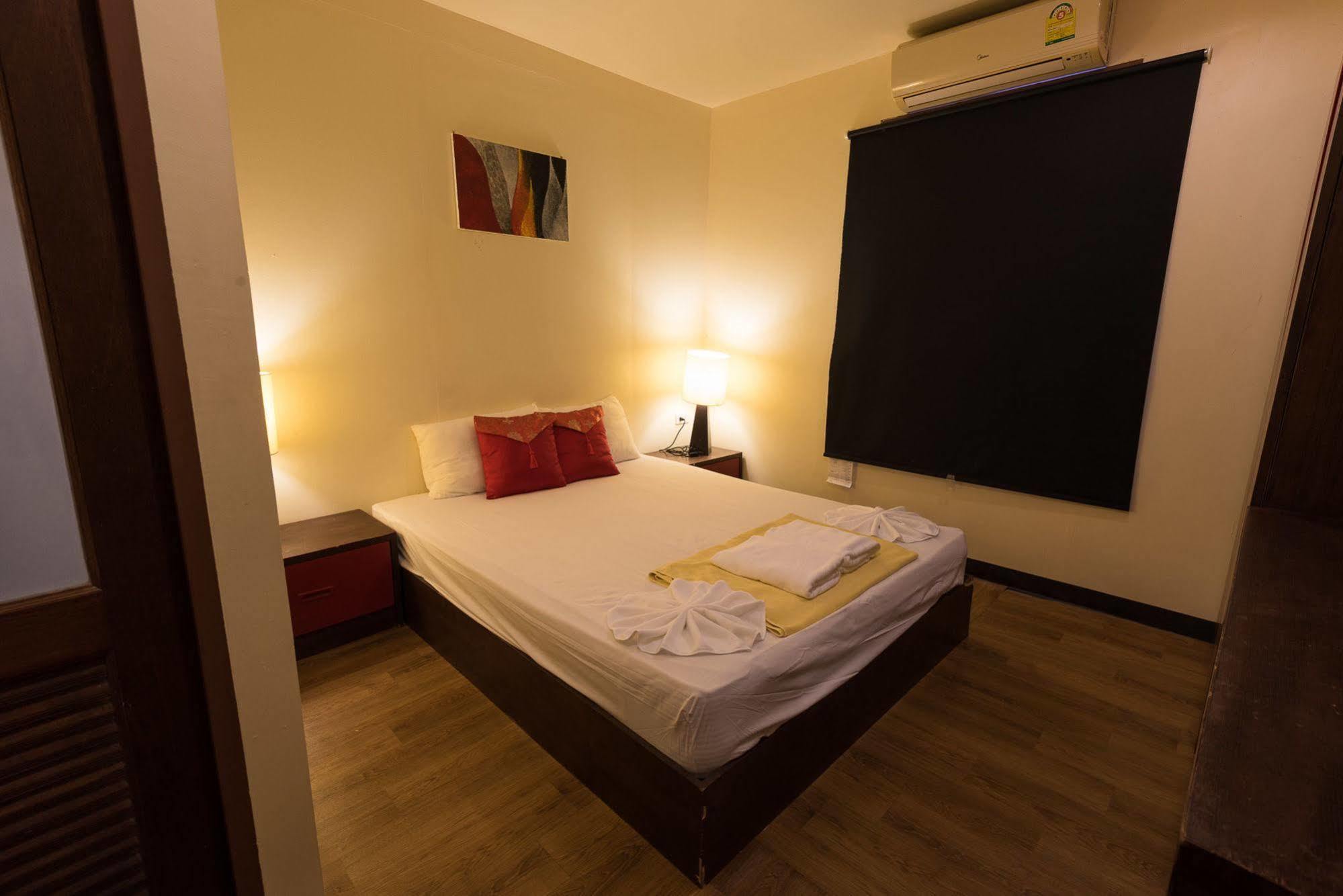 Sincere Hostel Bar And Bistro เกาะลันตา ภายนอก รูปภาพ