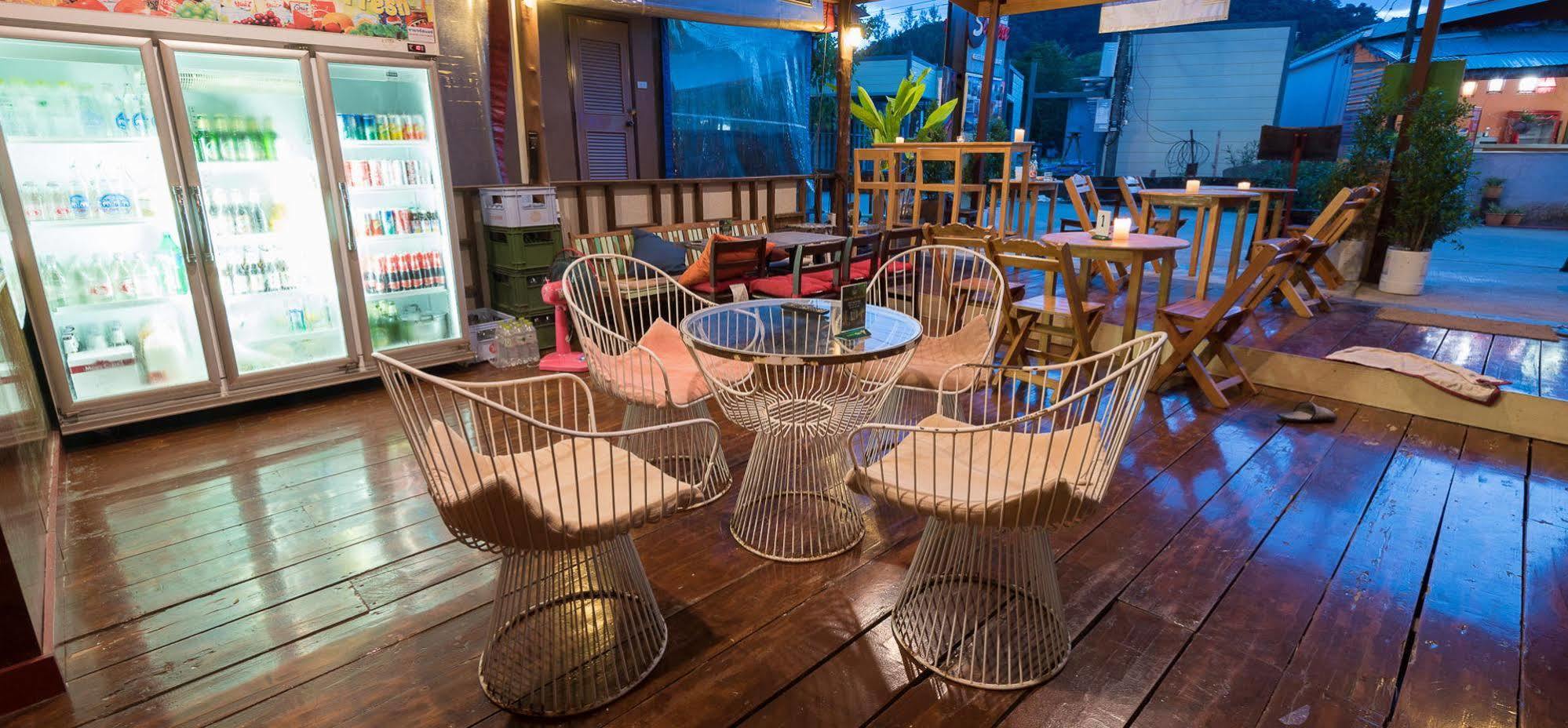 Sincere Hostel Bar And Bistro เกาะลันตา ภายนอก รูปภาพ