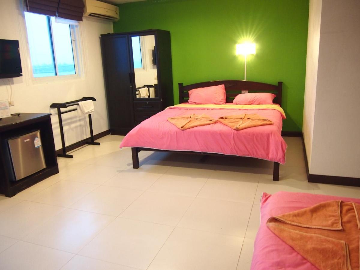 Sincere Hostel Bar And Bistro เกาะลันตา ภายนอก รูปภาพ
