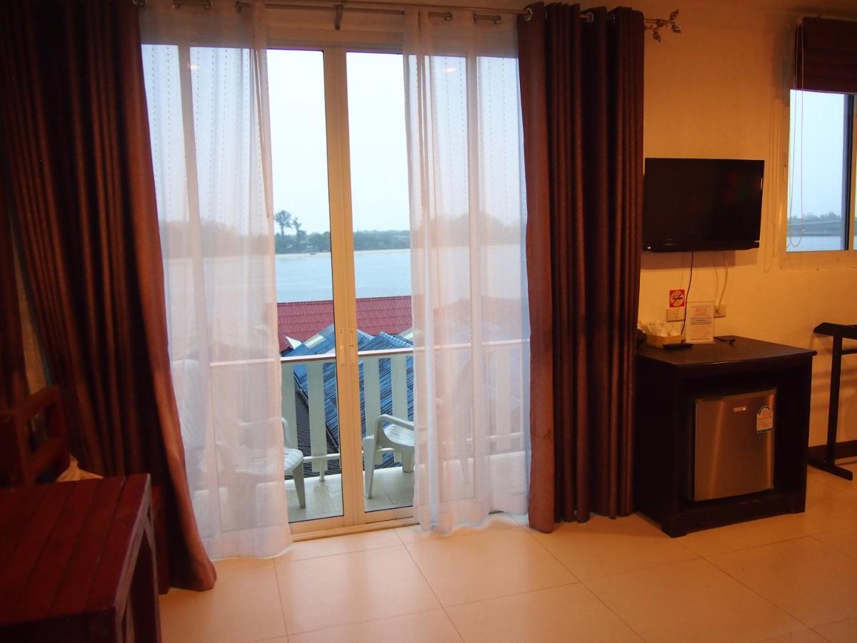 Sincere Hostel Bar And Bistro เกาะลันตา ภายนอก รูปภาพ