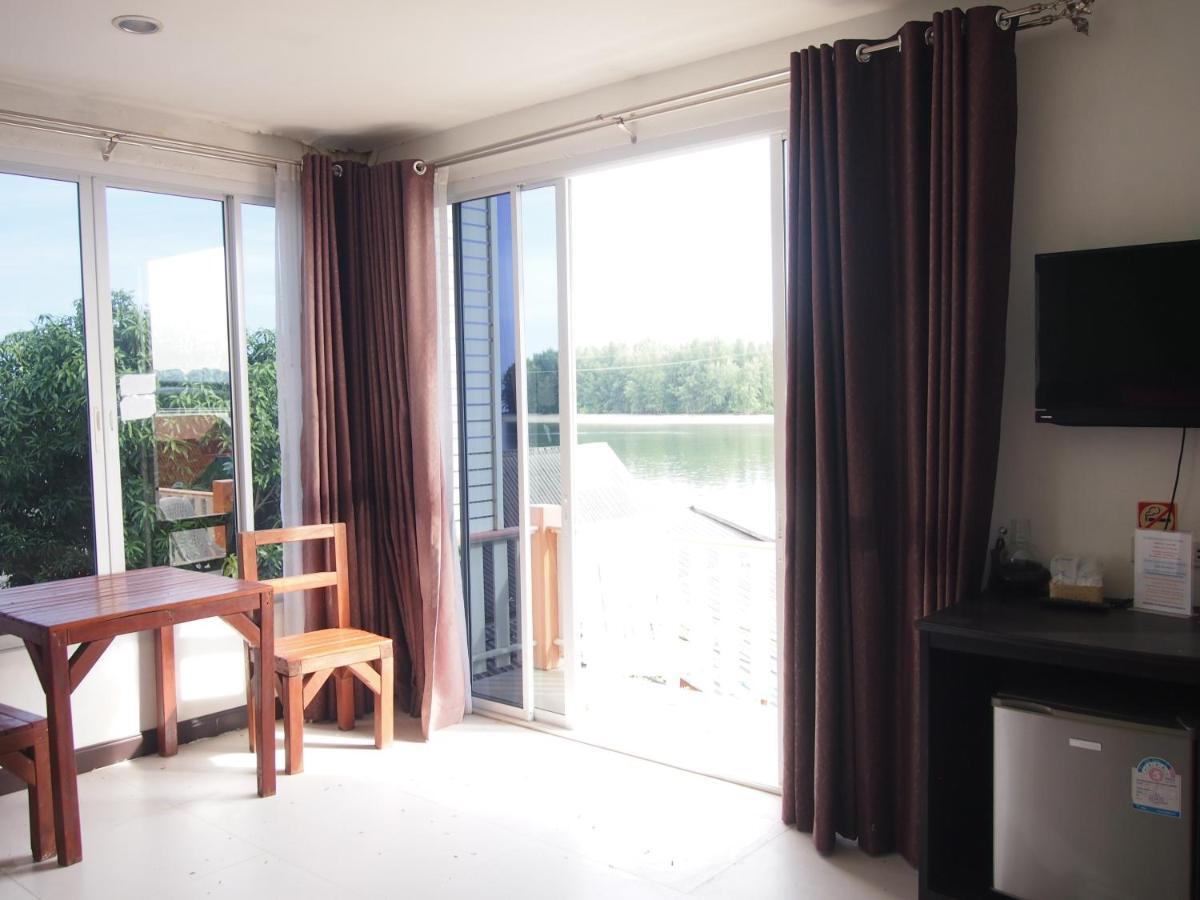 Sincere Hostel Bar And Bistro เกาะลันตา ภายนอก รูปภาพ