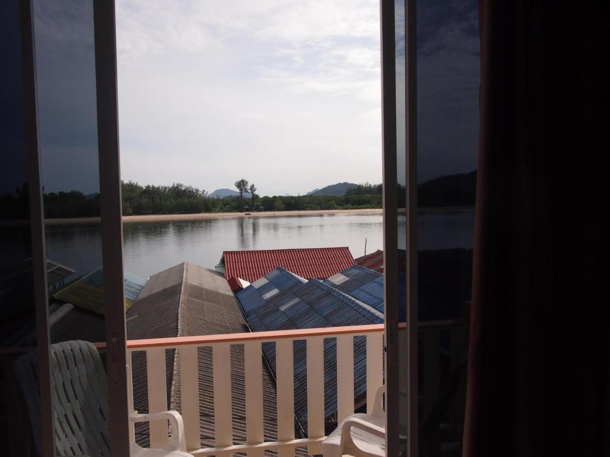 Sincere Hostel Bar And Bistro เกาะลันตา ภายนอก รูปภาพ